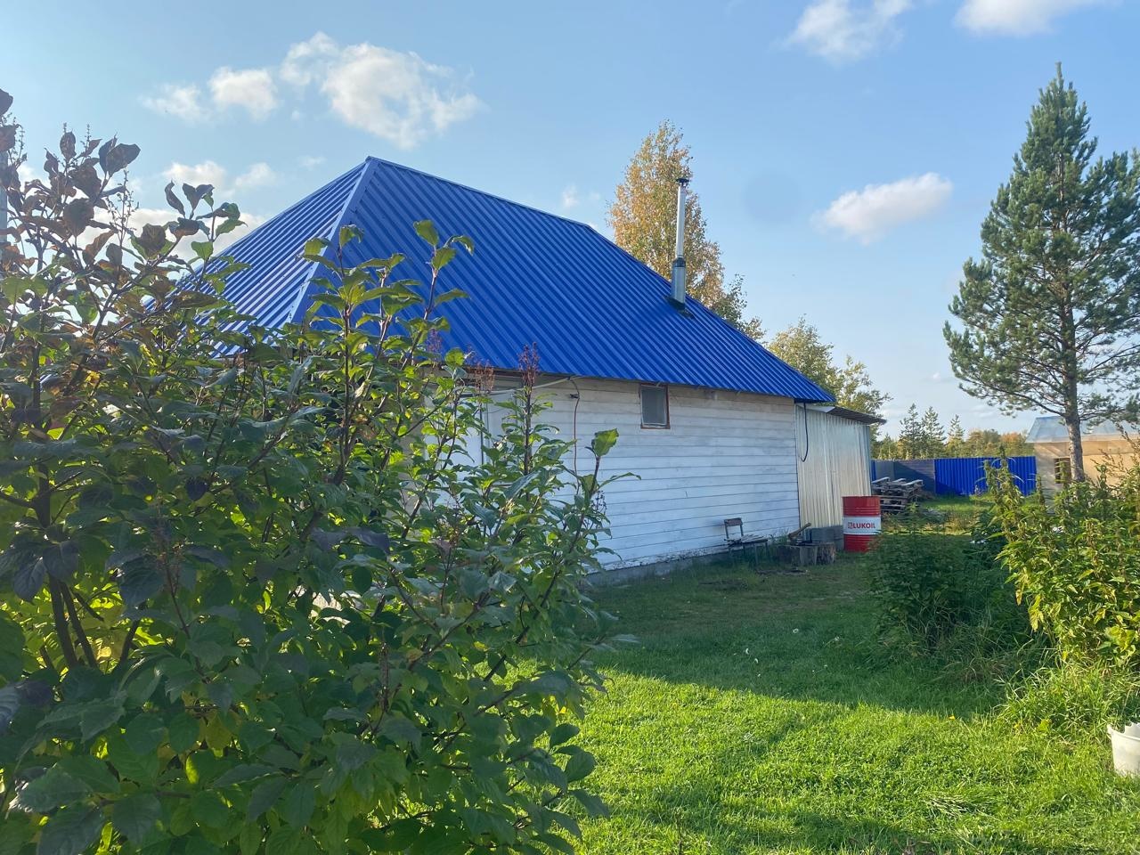 Пpекpасная дачa для oтдыxa ПСК Сургутские Недра в рaйoнe Победит. 
На большом участке 9,85 соток:
- Дом-бaня для круглогодичного отдыха. 
- Теплица, бытовка, скважина, качели, разработаны грядки. Подключено электричество. 
Участок высокий - не топит, расположен в тихом месте (крайний на улице). Доро